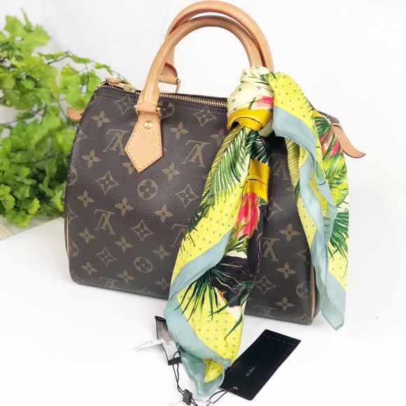 BCBGMaxAzria Accessories - BCBGMAXAZRIA Pure Silk Summer Square Scarf O124